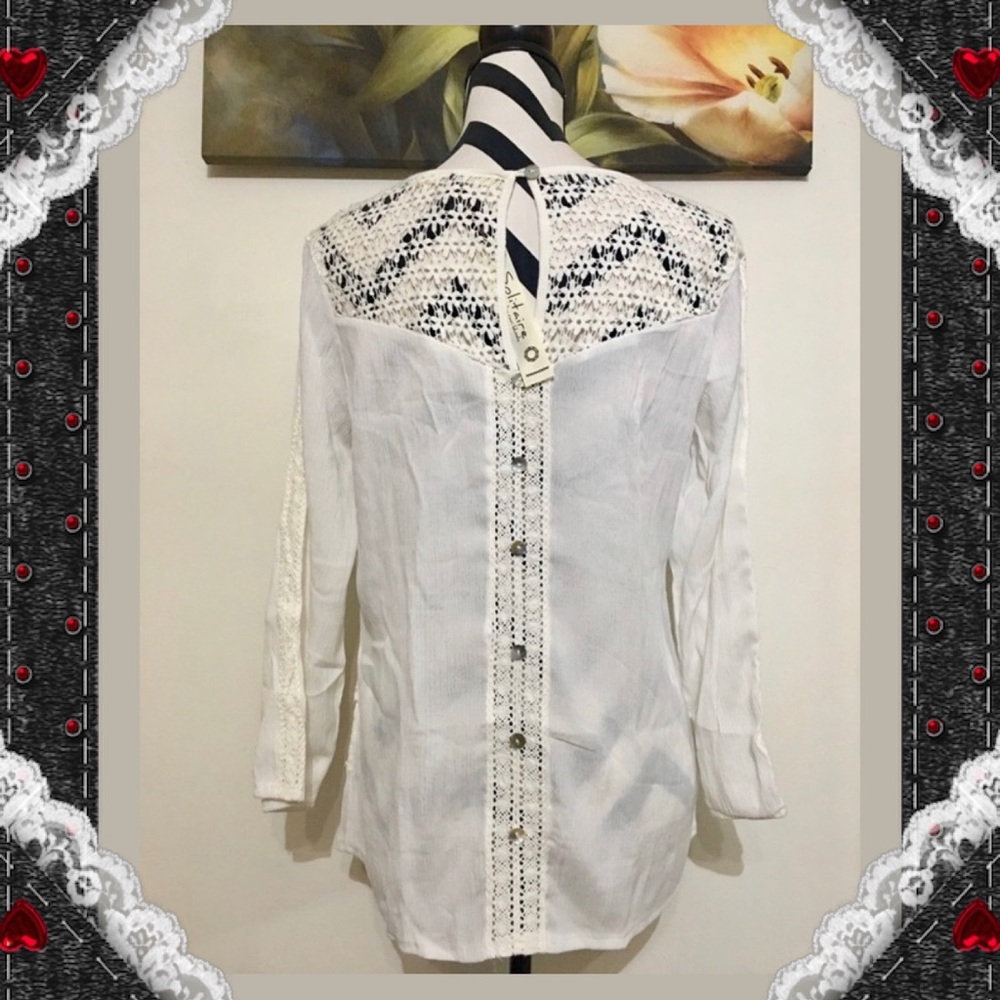 Solitaire Button Back Crochet Inserted Blouse